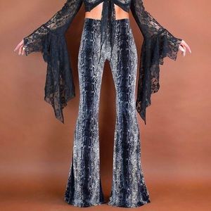 Girl On A Vine Crawling Kingsnake High Rise Flares - Size XXL NWOT